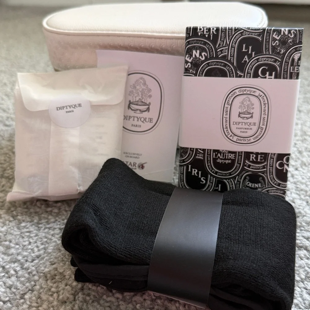 Brand new! Qatar x Diptyque Paris | travel amenity kit - Picture 3 of 4